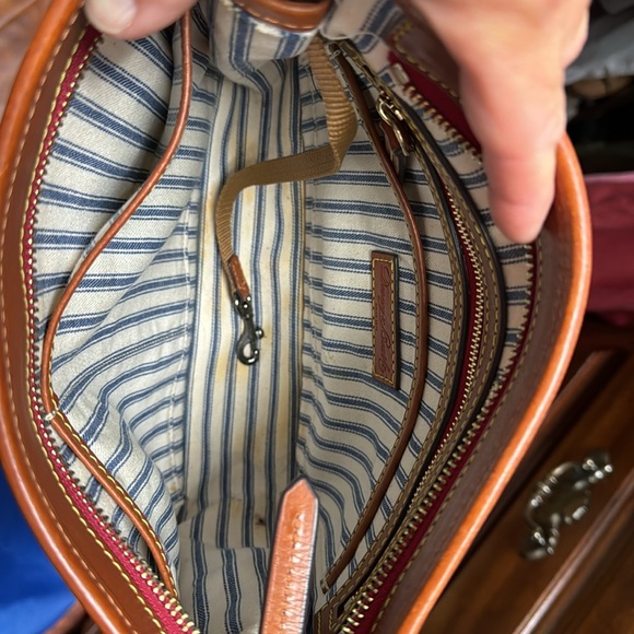 Dooney and Bourke red purse- used/ still in very good condition - Picture 9 of 12